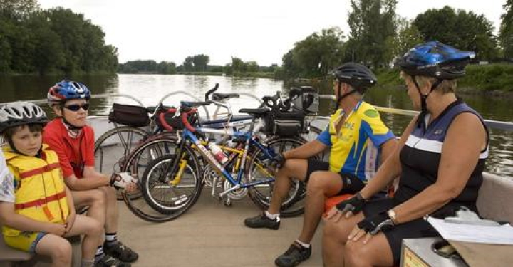 VÉLO SUR LA RIVIÈRE