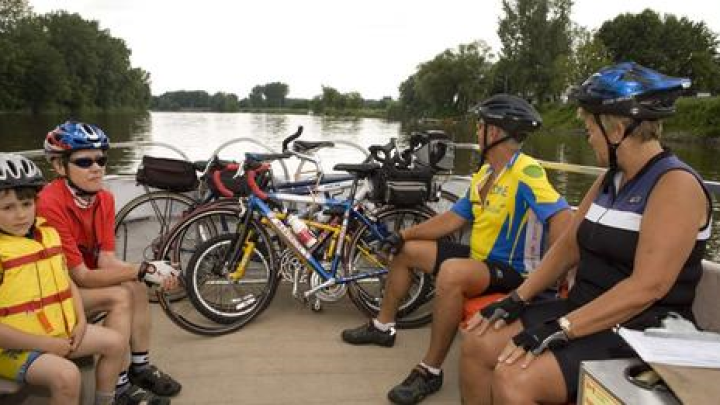 VÉLO SUR LA RIVIÈRE